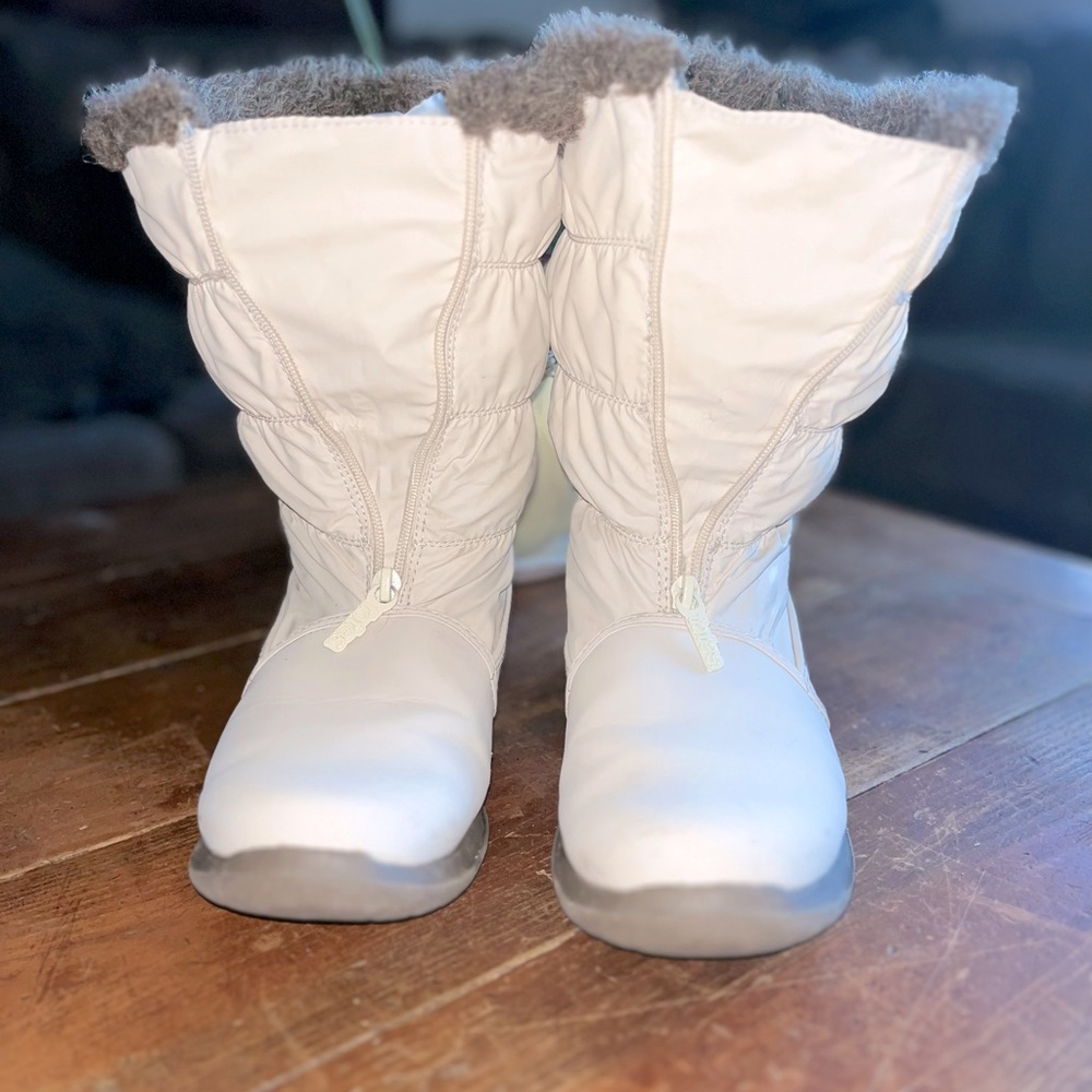 cream colored Totes Rachel Snow boots